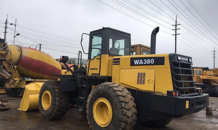 Фронтальный погрузчик Komatsu WA380