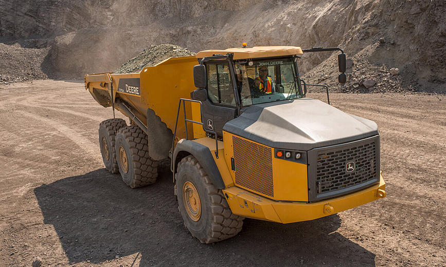 Сочлененный самосвал John Deere 370E