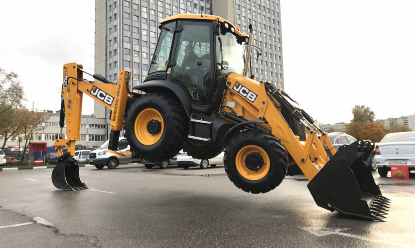 Экскаватор-погрузчик JCB 3CX